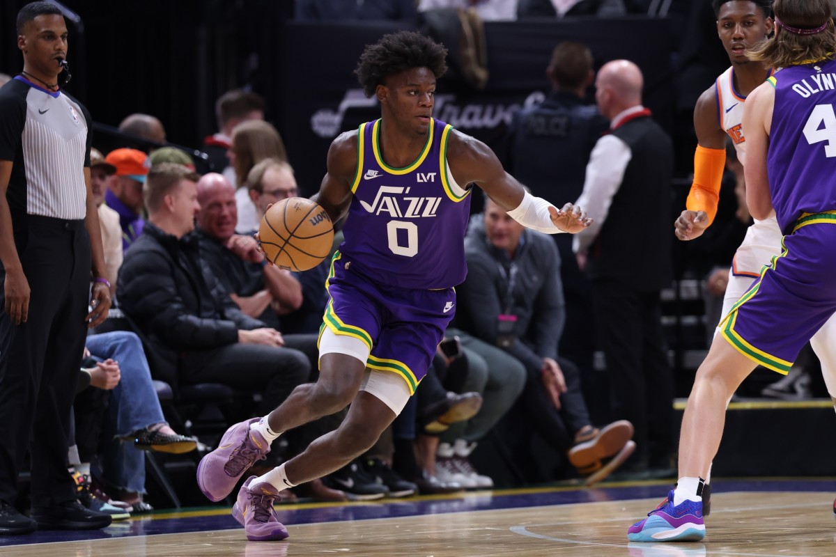 Utah Jazz forward Taylor Hendricks (0) dribbles the ball against the New York Knicks during the second quarter at Delta Center. =